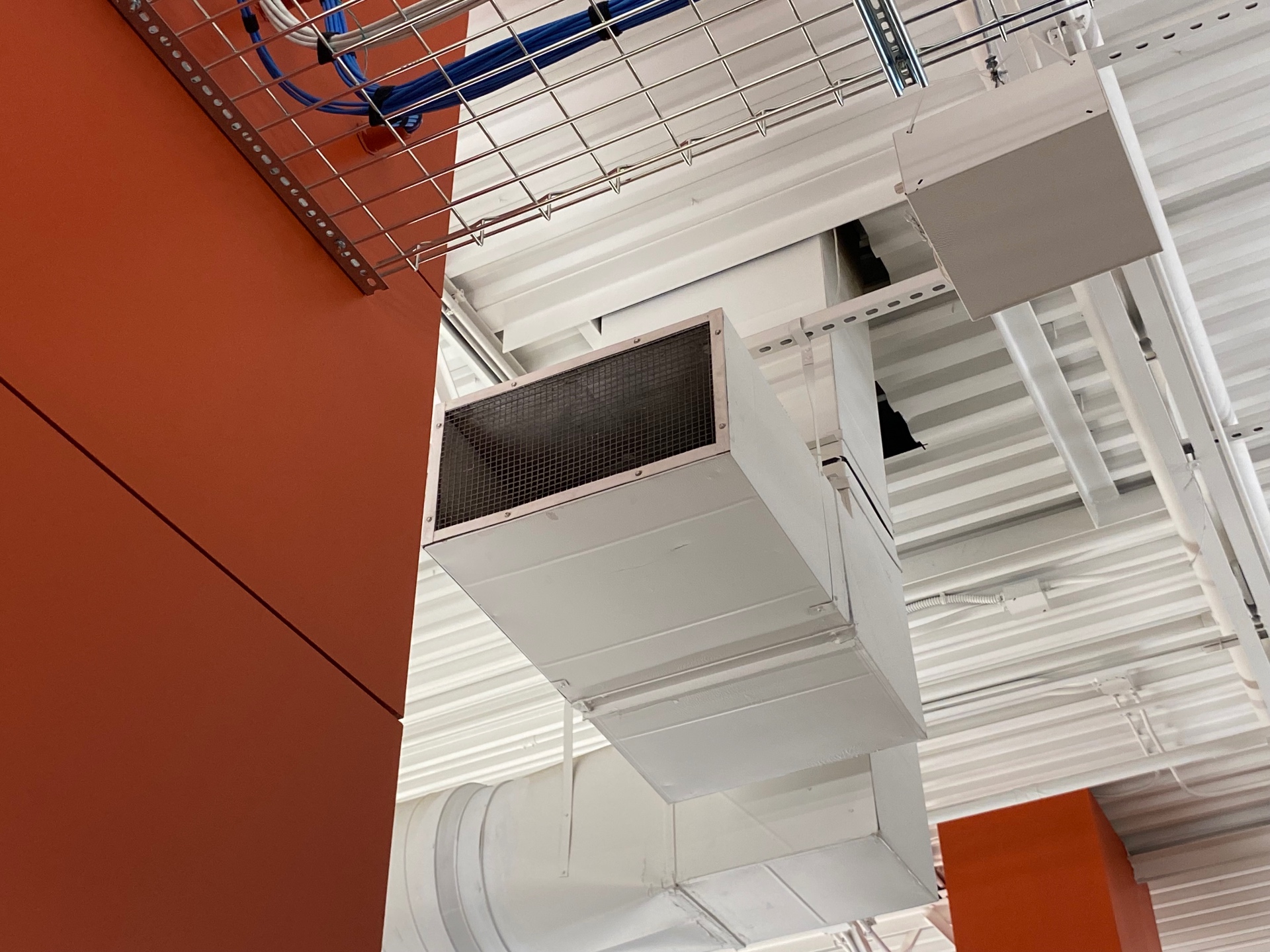 Overhead ductwork & cable tray detail cleaning